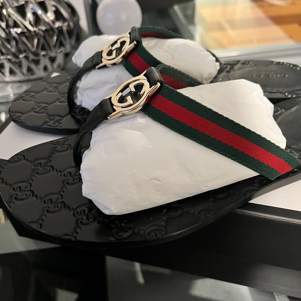 Gucci T Strap Sandals Woman’s Size 10